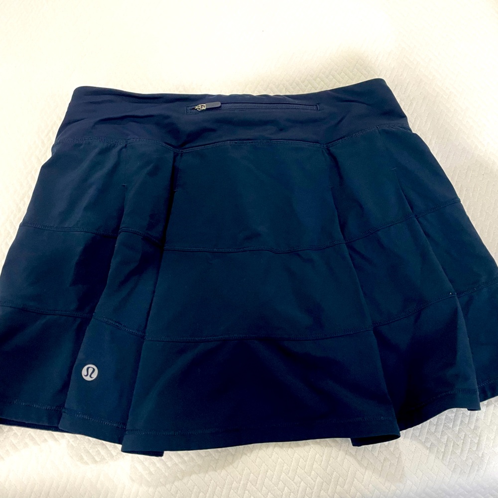 Lululemon pace rival tennis skirt. Size 4 long. Excellent condition. Navy